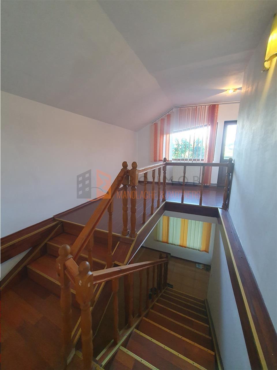 EXCLUSIVITATE! Casa cu teren si garaj in cartierul Mihai Viteazu